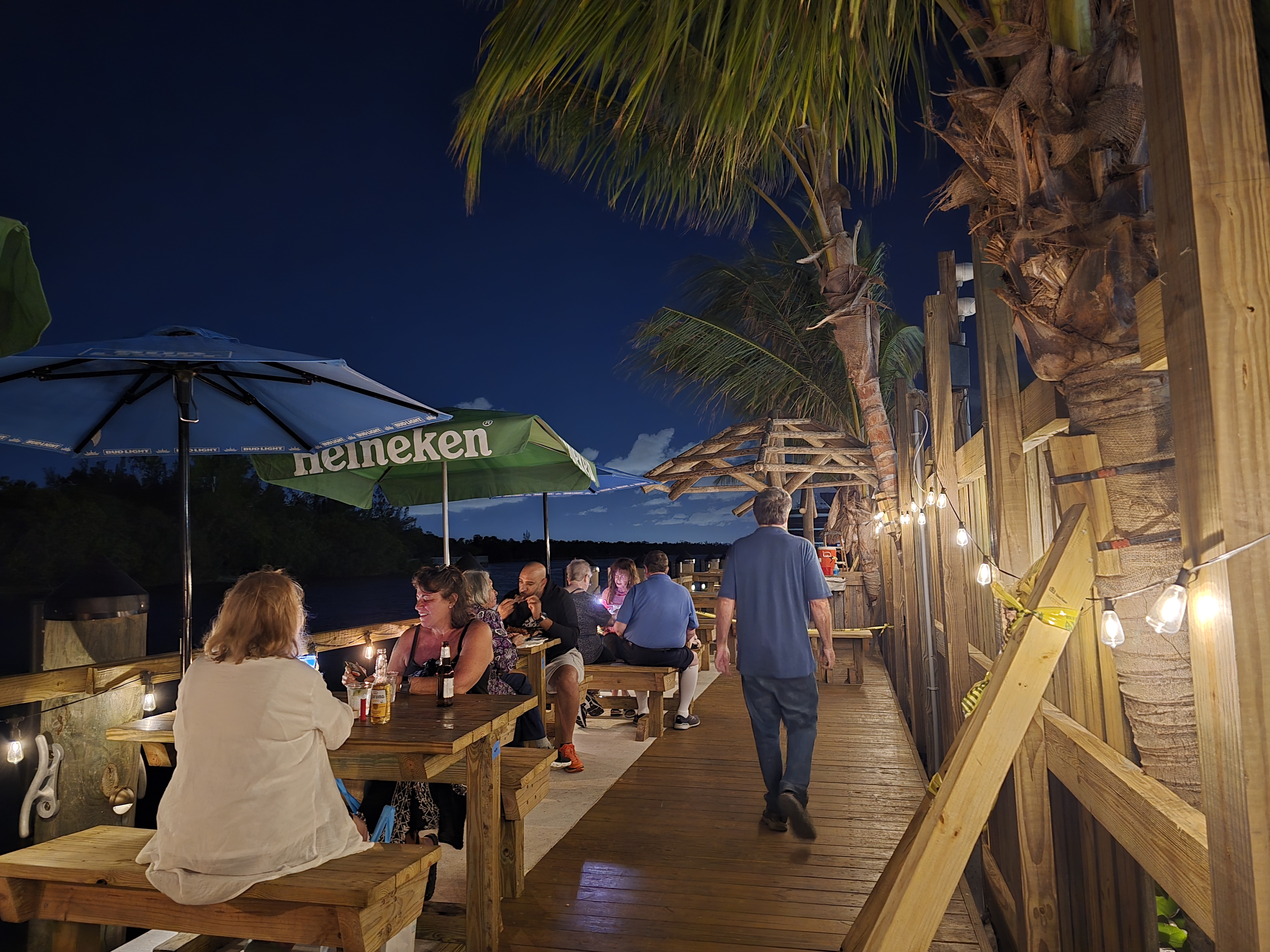 Le Tub dockside